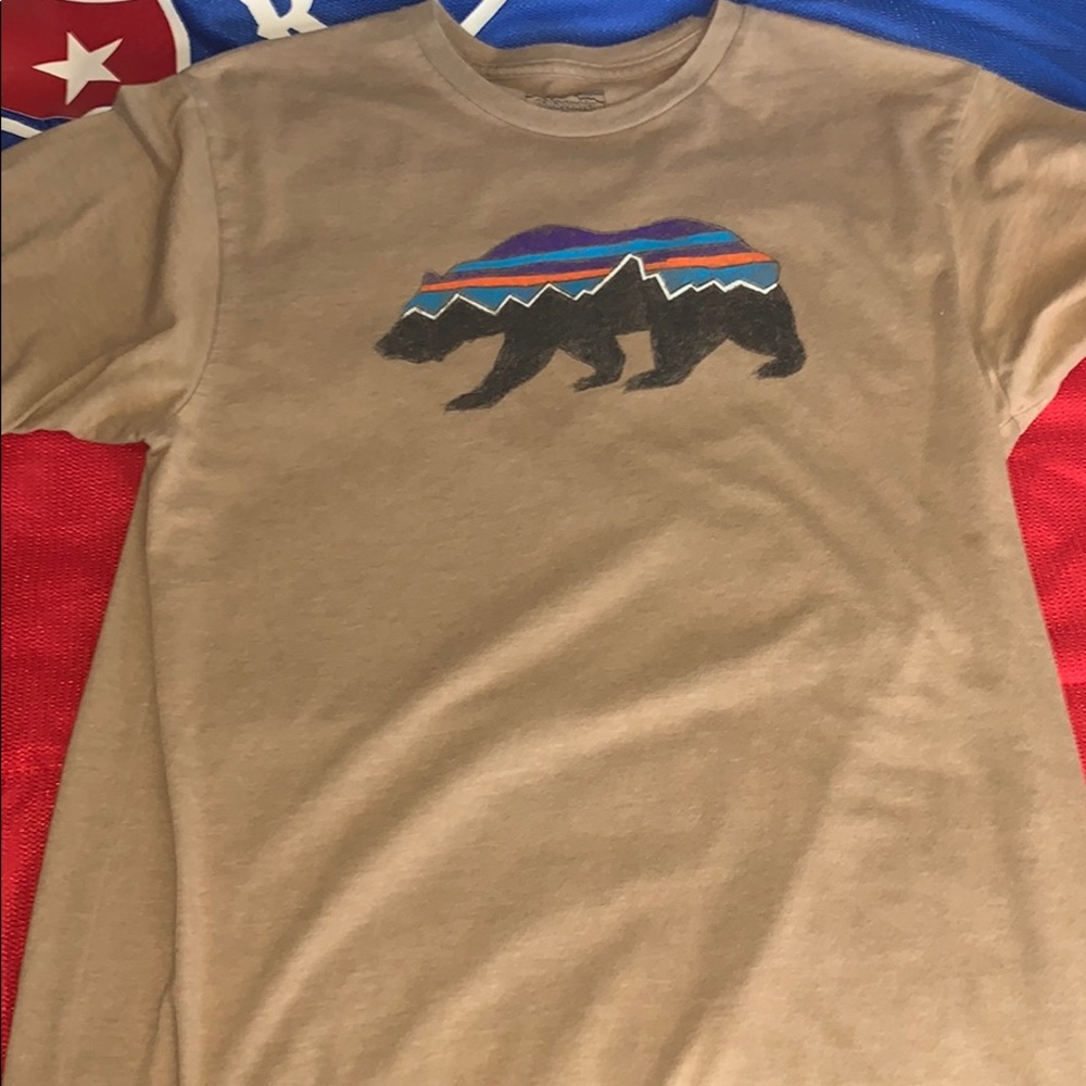 COPY - Patagonia bear tee